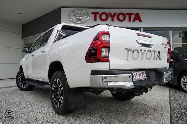 2021 Toyota Hilux 4x4 SR5 image 5