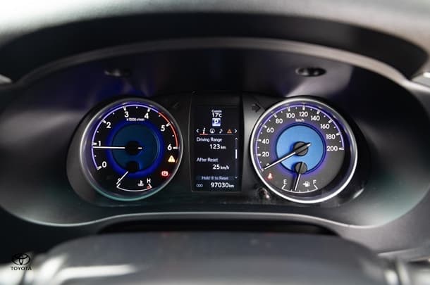 2018 Toyota Hilux 4x4 SR5 image 10