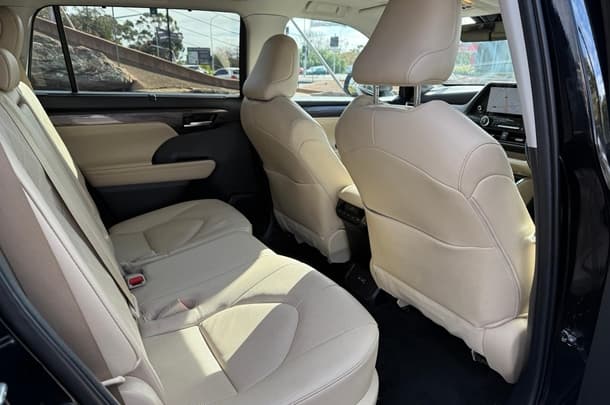 2023 Toyota Kluger 4x2 GRANDE image 10