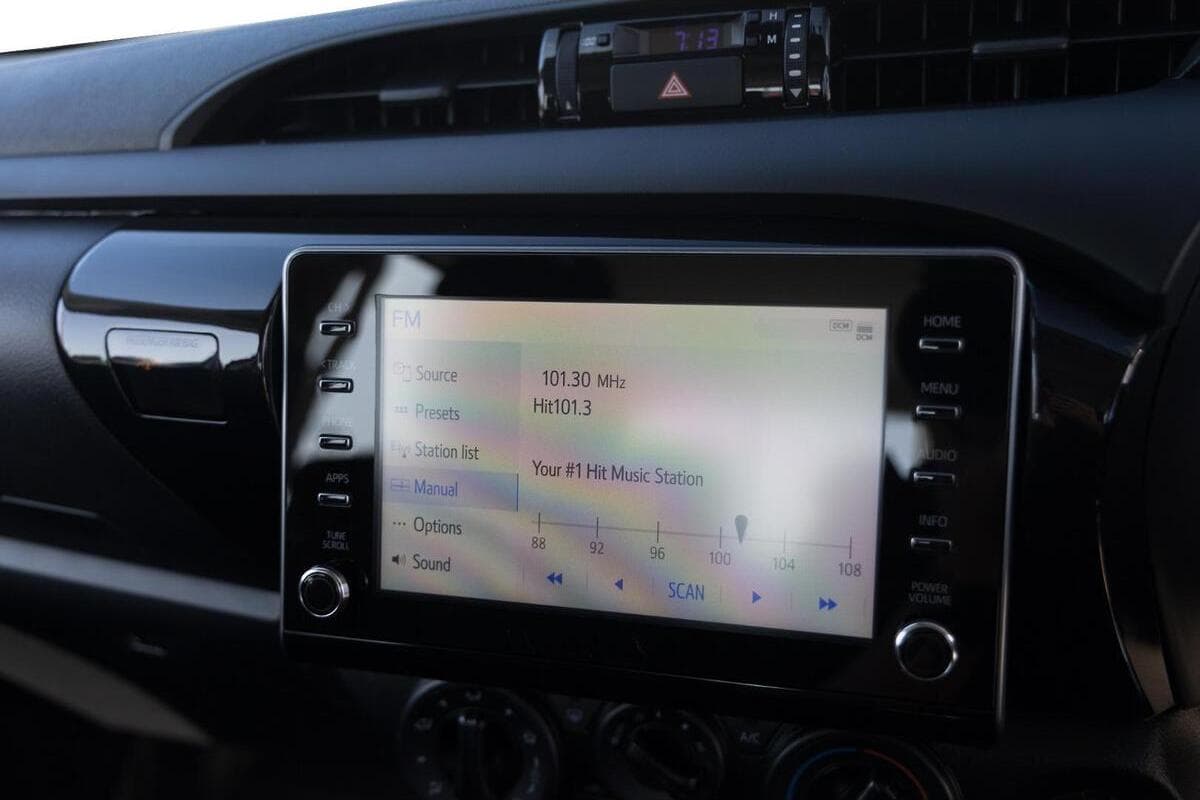 2025 Toyota Hilux SR Auto 4x4 Double Cab image 13