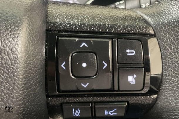 2023 Toyota Hilux SR5 image 16