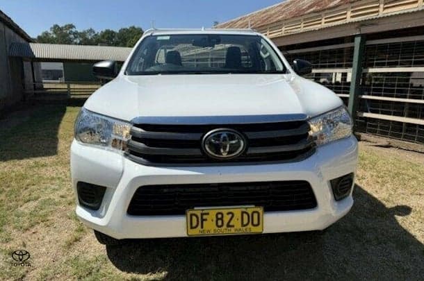 2022 Toyota HILUX SR image 2