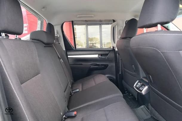 2022 Toyota Hilux SR5 image 11