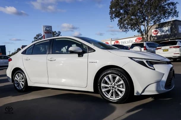 2023 Toyota Corolla Sedan Hybrid Ascent Sport image 4