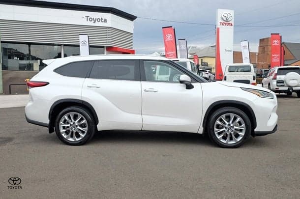 2021 Toyota KLUGER AWD GRANDE image 3
