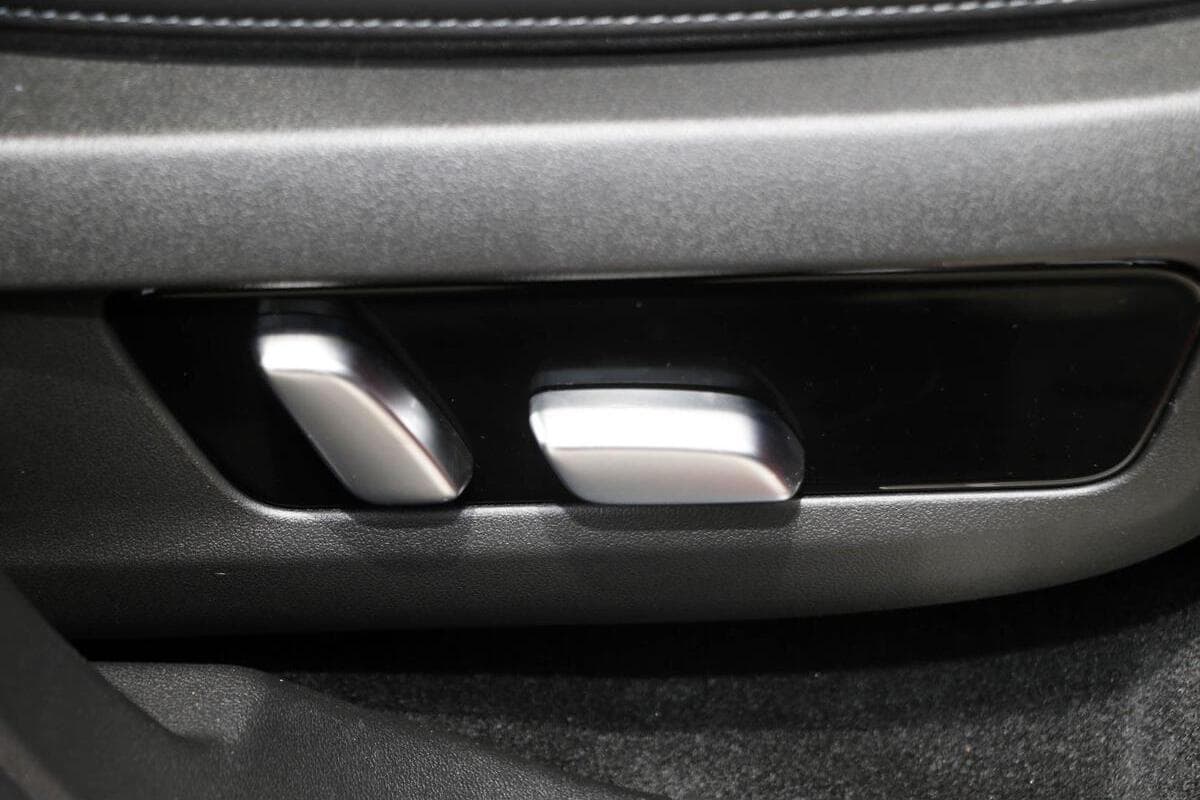 2025 GWM Tank 300 Lux Auto 4x4 image 15