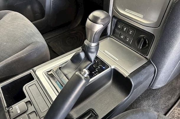 2022 Toyota Prado GXL image 23
