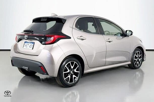 2020 Toyota Yaris ZR image 8
