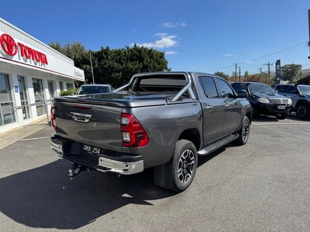 2022 Toyota Hilux SR5 image 7