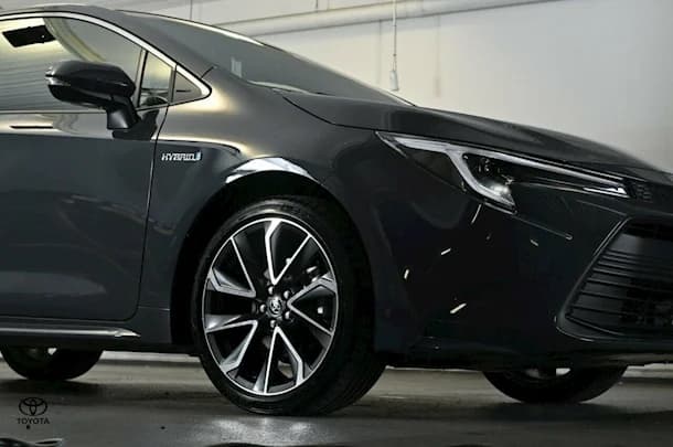 2022 Toyota Corolla Sedan Hybrid ZR image 6