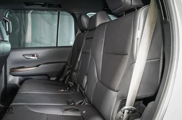 2024 Toyota Landcruiser VX image 11