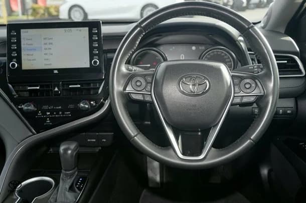 2023 Toyota Camry Hybrid SL image 7