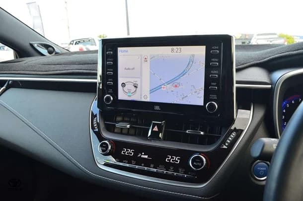 2018 Toyota Corolla ZR image 16