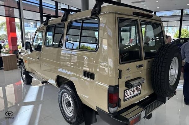 2023 Toyota LC Military GXL image 13