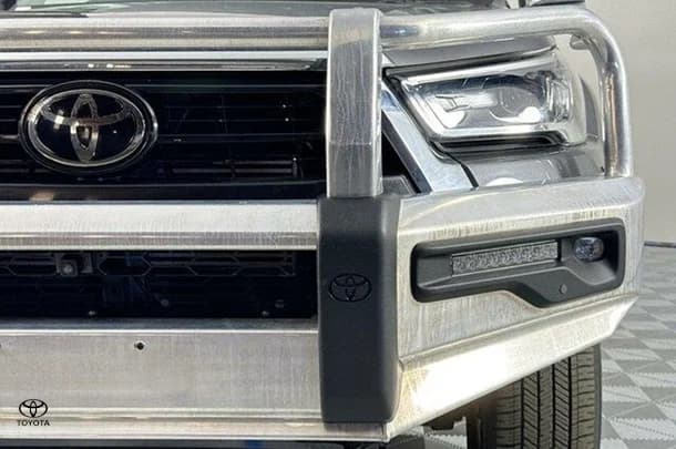 2022 Toyota Hilux SR5 image 3