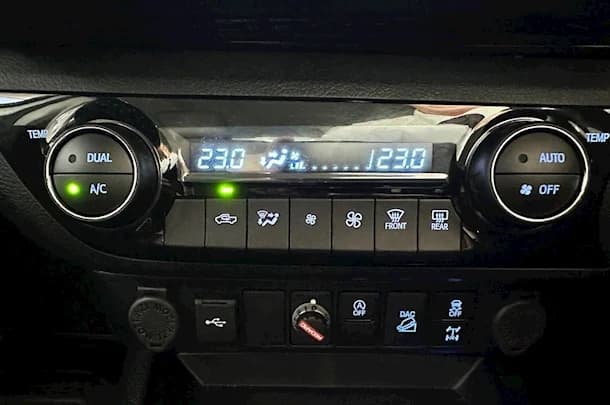 2024 Toyota Hilux SR5 image 18