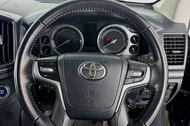 2021 Toyota LANDCRUISER GXL image 12