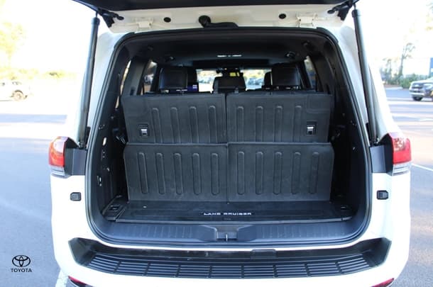 2023 Toyota Landcruiser Sahara image 18