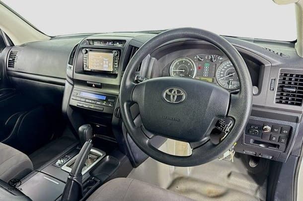 2020 Toyota LANDCRUISER GX image 19