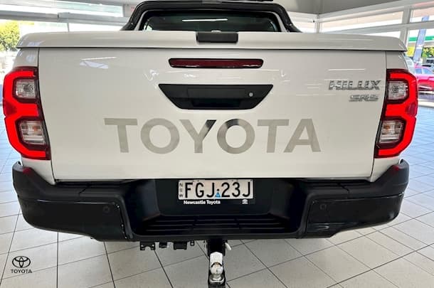 2024 Toyota Hilux SR5 image 7