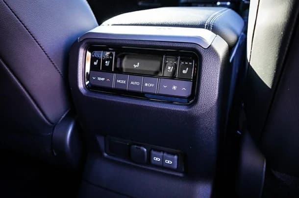 2024 Toyota Prado Kakadu image 12