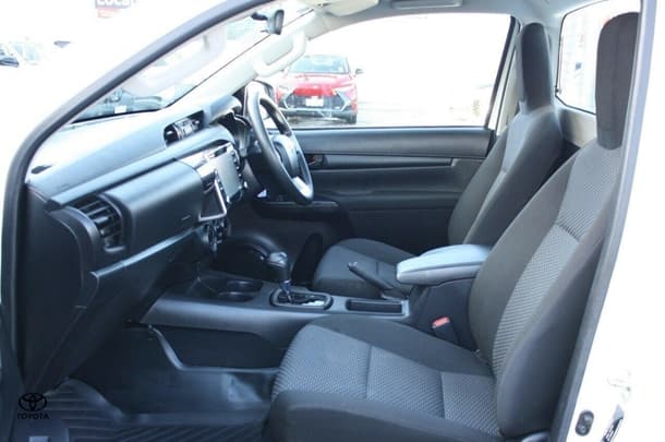 2022 Toyota Hilux Workmate image 15
