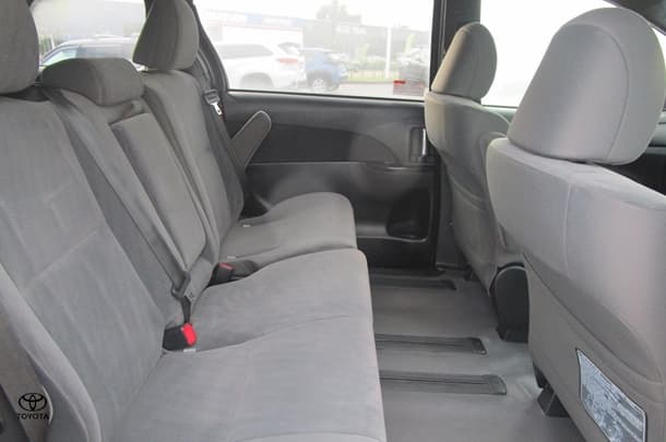 2019 Toyota Tarago GLX image 12
