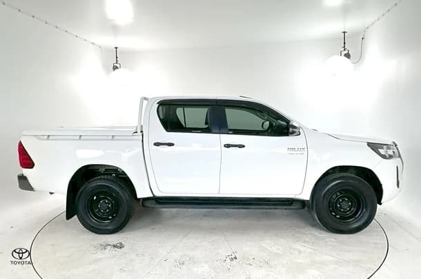 2020 Toyota Hilux SR image 10