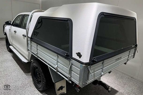 2022 Toyota Hilux SR image 4