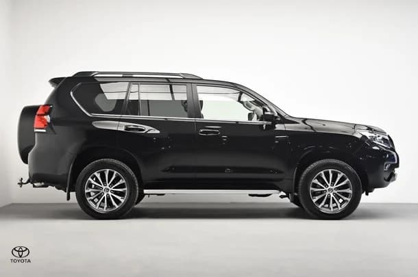 2023 Toyota Prado Kakadu image 3