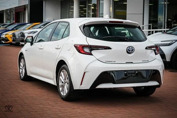2024 Toyota Corolla Hatch Hybrid Ascent Sport image 6
