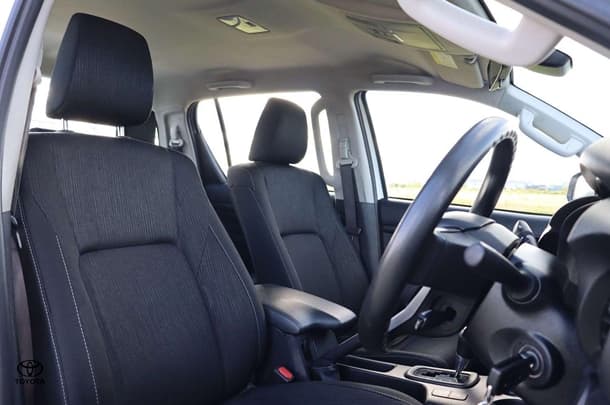 2023 Toyota Hilux 4x4 SR image 19