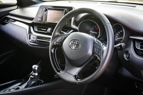 2017 Toyota C-HR L3 image 16