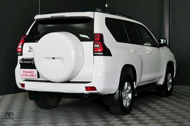 2023 Toyota Prado GXL image 4
