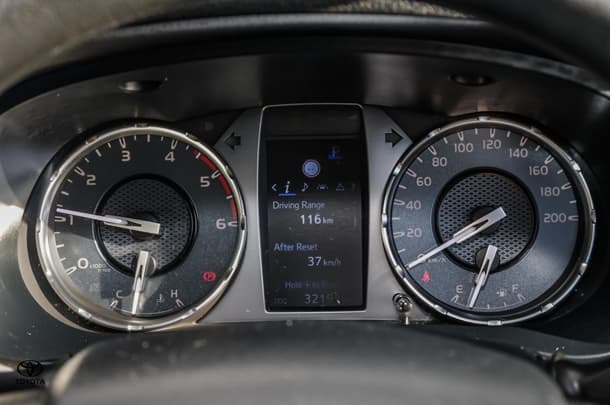 2024 Toyota HILUX SR image 17