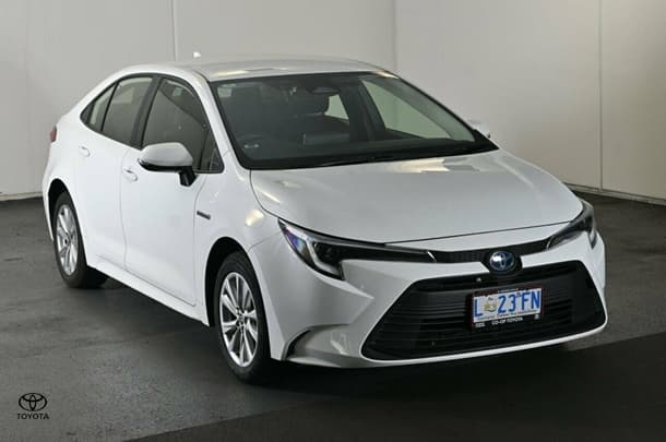 2023 Toyota Corolla Sedan Hybrid Ascent Sport image 3