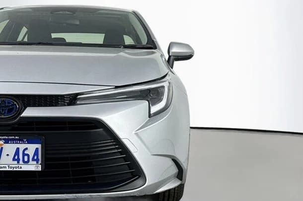 2023 Toyota Corolla Sedan Hybrid Ascent Sport image 3