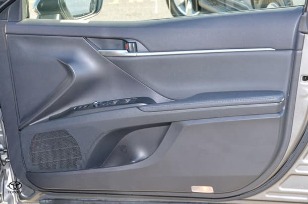 2021 Toyota Camry Hybrid SL image 16