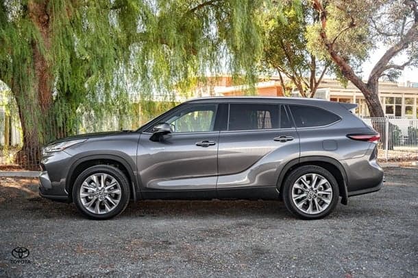 2024 Toyota KLUGER HYBRID AWD GRANDE image 37