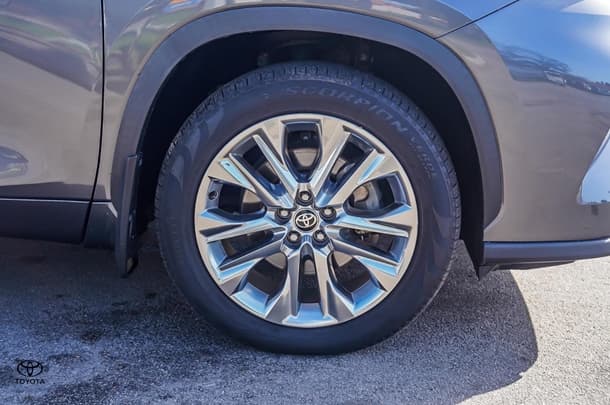 2021 Toyota Kluger Grande image 14