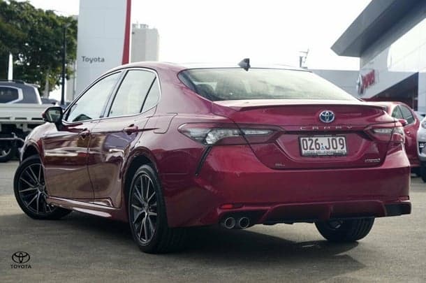 2023 Toyota Camry Hybrid SL image 3
