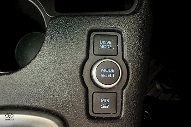2024 Toyota Hilux SR5 image 21