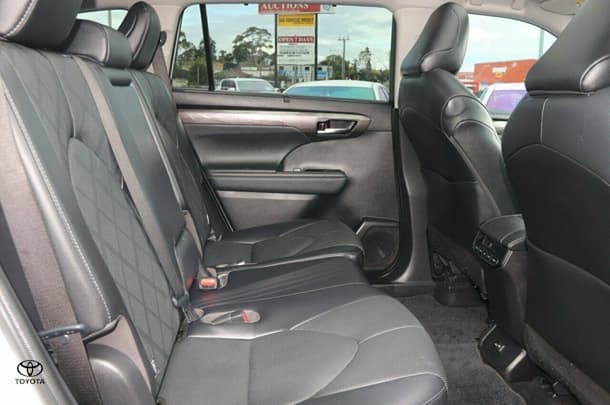 2022 Toyota Kluger Hybrid AWD GRANDE image 7