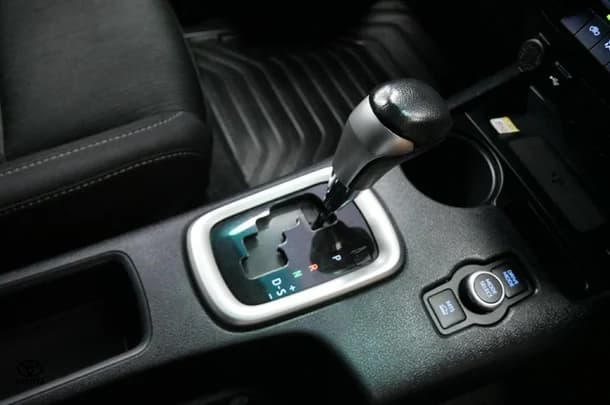 2024 Toyota Hilux 4x4 SR5 image 15