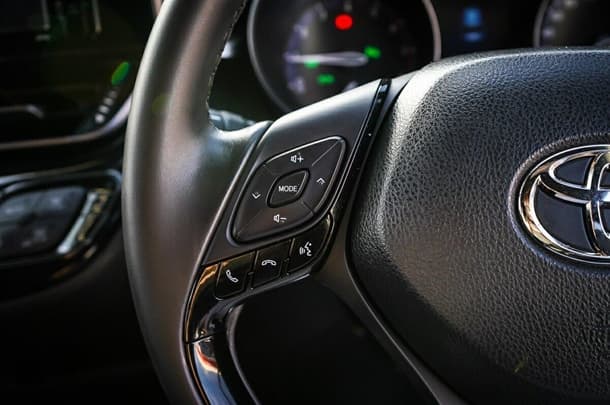 2017 Toyota C-HR L3 image 17