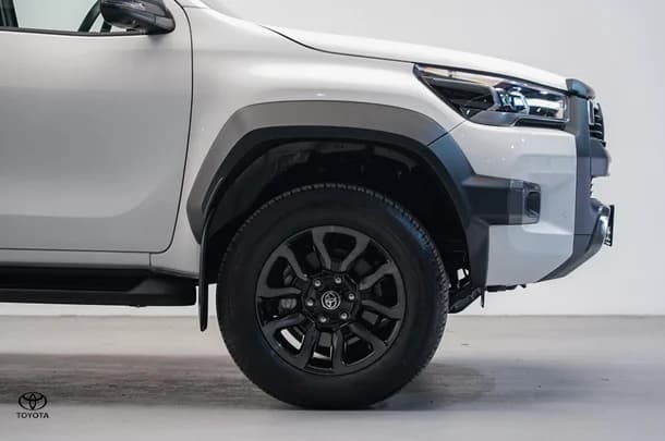 2024 Toyota Hilux 4x4 Rogue image 5