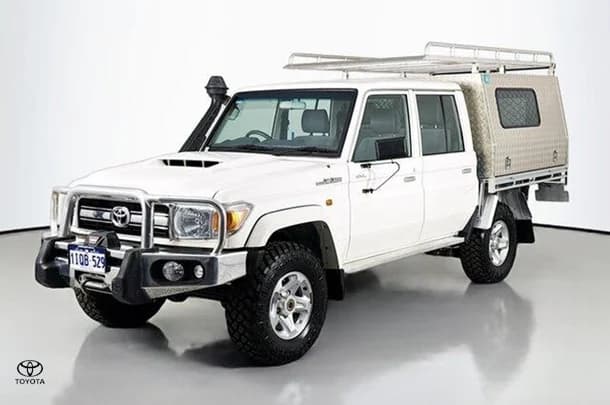 2021 Toyota LANDCRUISER MILITARY GXL image 4