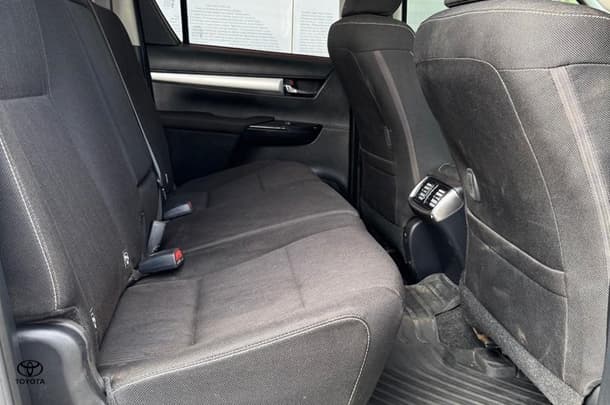 2020 Toyota Hilux SR5 image 21
