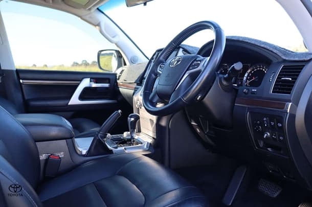 2018 Toyota Landcruiser VX image 22