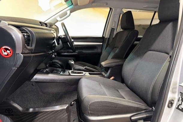 2019 Toyota Hilux SR5 image 3